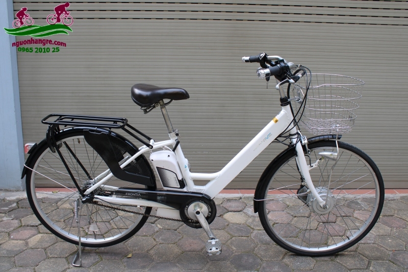Xe đạp điện Nhật Sanyo Enersys màu trắng chạy tay ga