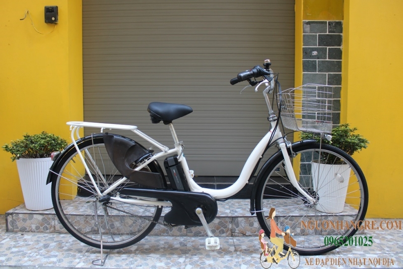 Xe đạp điện Nhật nội địa Yamaha pas natura màu trắng
