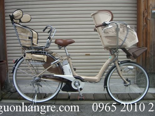 Xe đạp trợ lực Yamaha mẹ và bé màu sữa