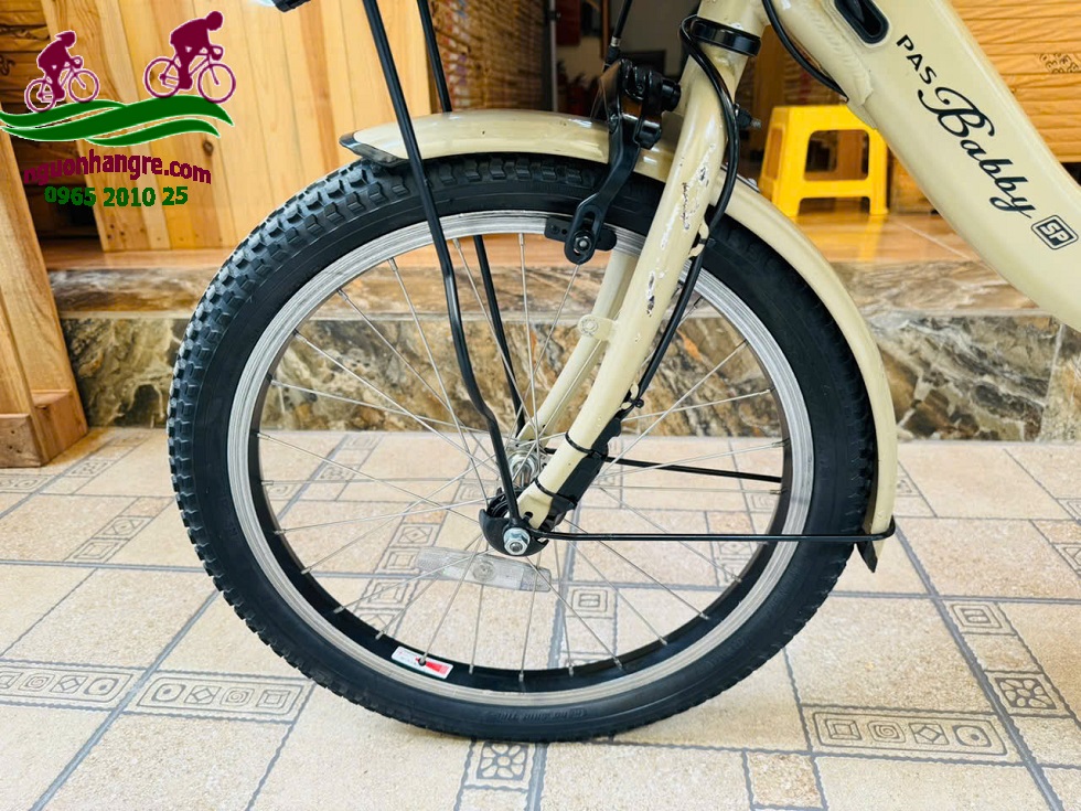 banh-truoc-xe-dap-dien-nhat-tro-luc-babay-mau-sua