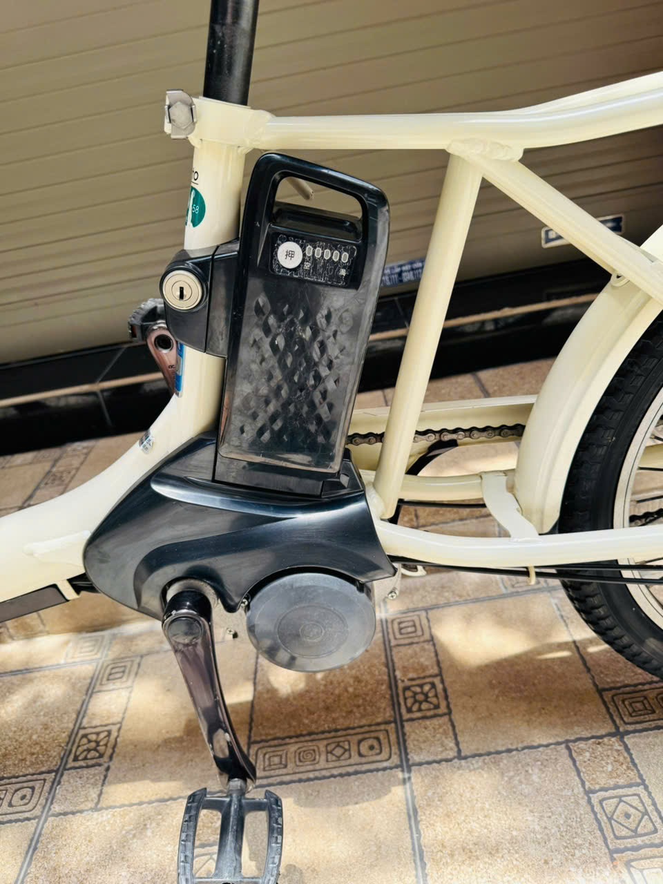 pin-xe-dap-dien-nhat-tro-luc-panasonic-banh-nho