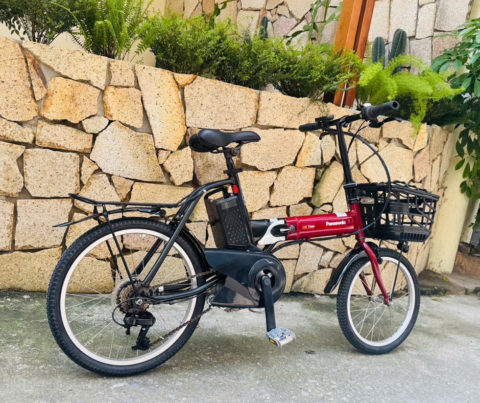 xe-dap-dien-nhat-tro-luc-gap-gon-panasonic-mau-do-den.jpg-4