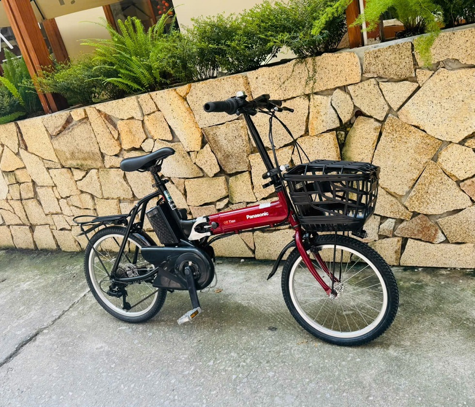 xe-dap-dien-nhat-tro-luc-gap-gon-panasonic-mau-do-den.jpg-5