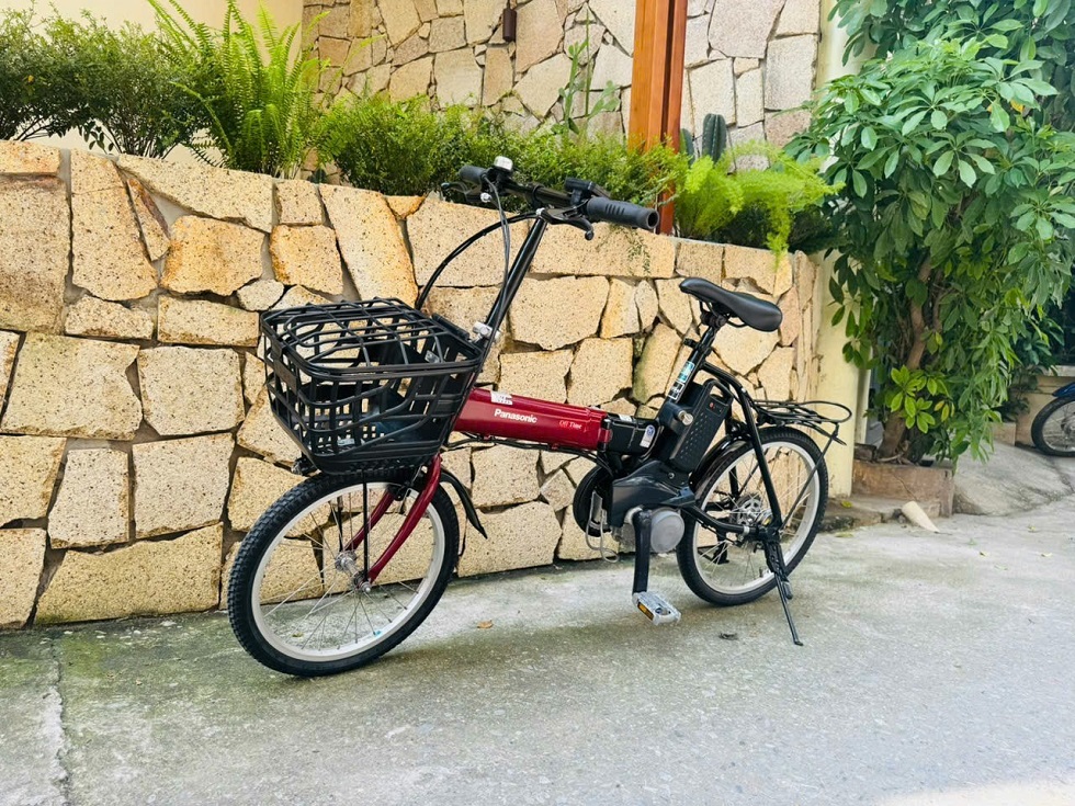 xe-dap-dien-nhat-tro-luc-gap-gon-panasonic-mau-do-den.jpg-6